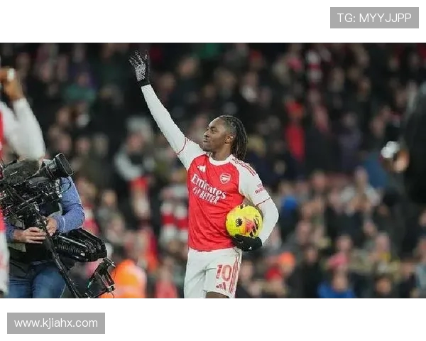 埃泽踢疯了！北伦敦德比首战戴帽，47年第一人，7战热刺轰6球